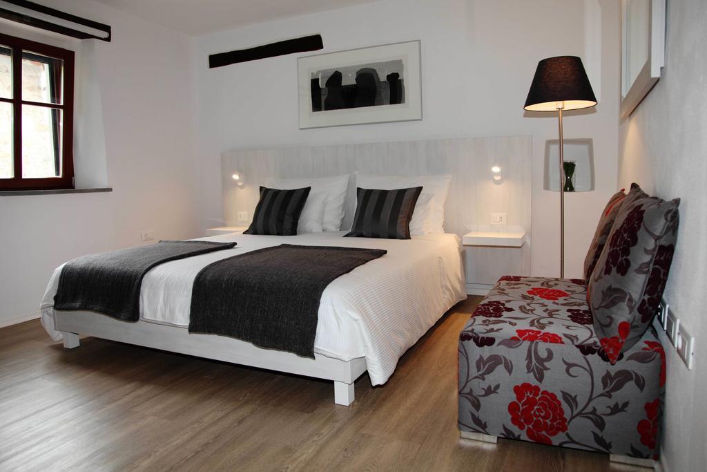 Boutique Hotel Dvor Dobrovo Chambre photo